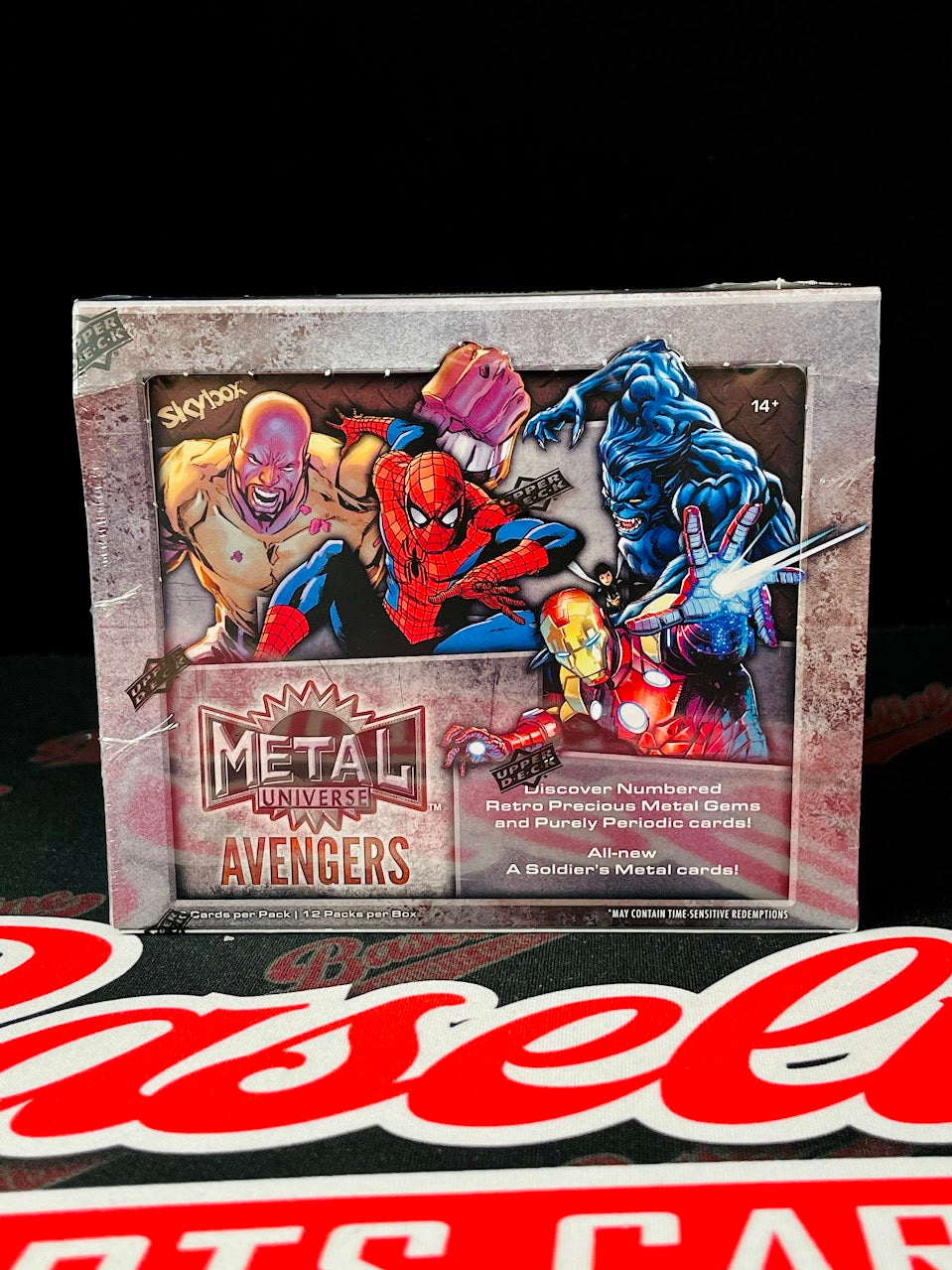 Upper Deck Marvel Avengers Metal Universe Box